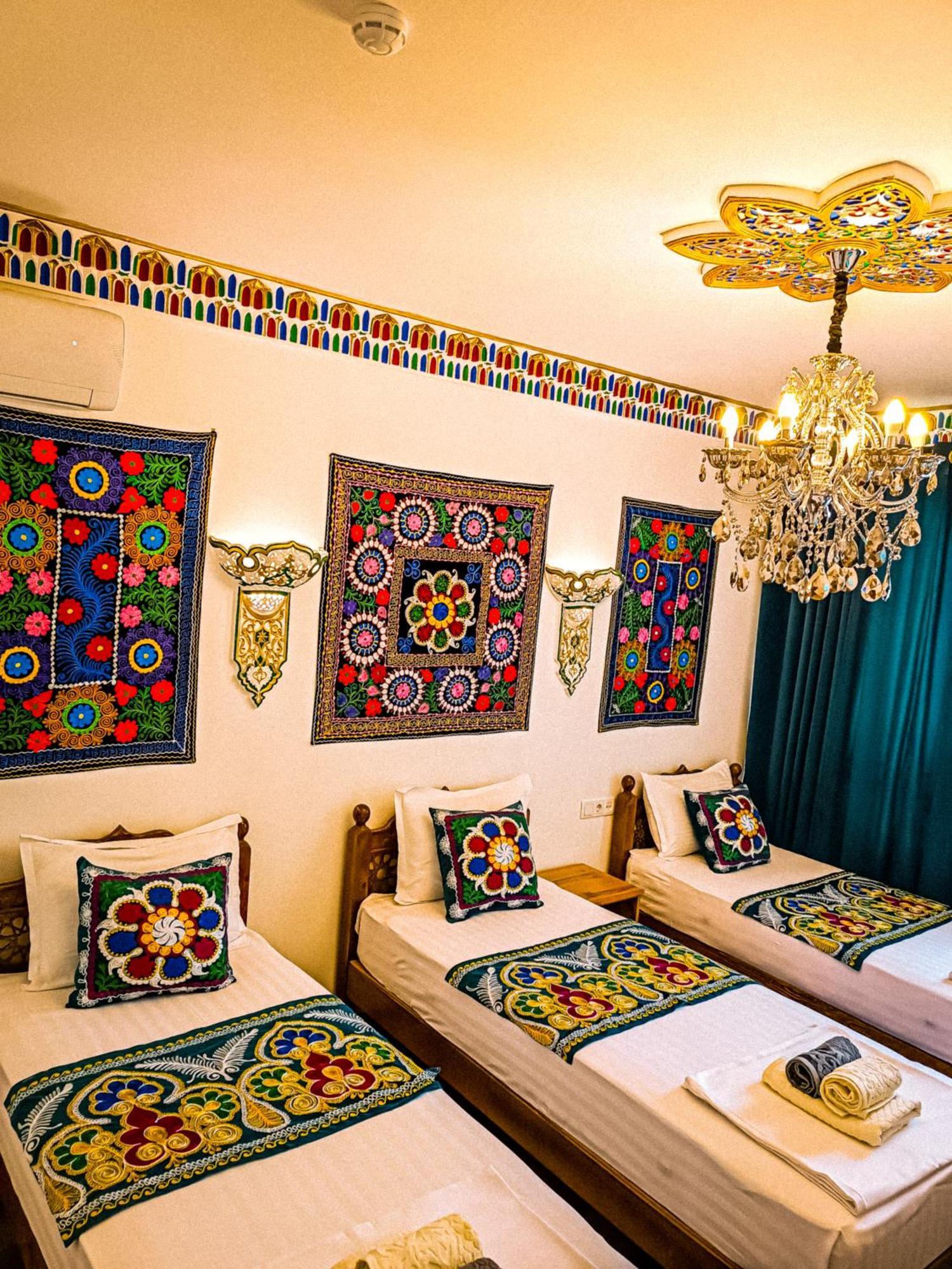 Meros Hotel Bukhara Esterno foto