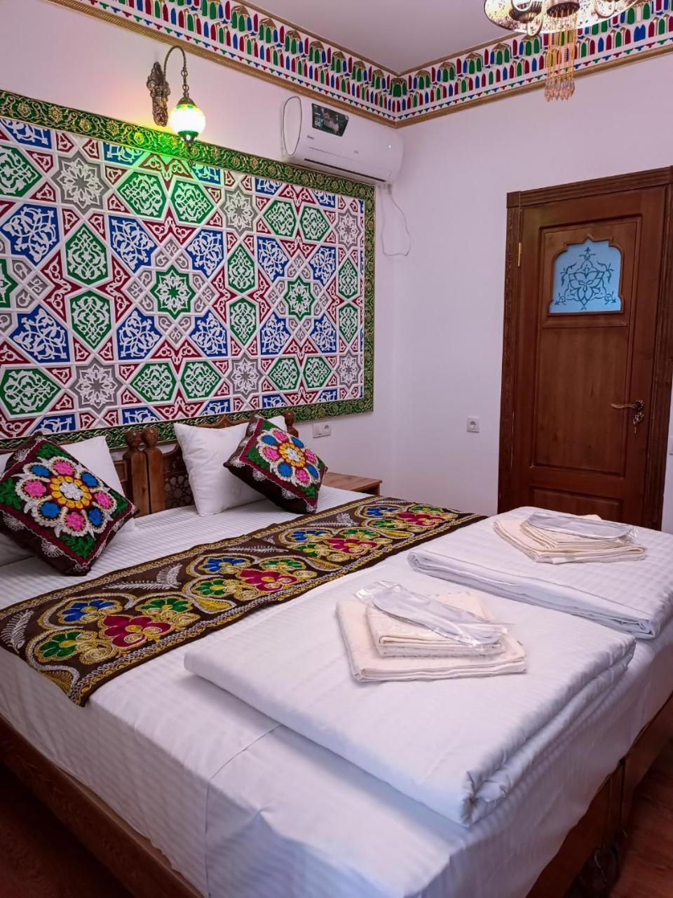 Meros Hotel Bukhara Esterno foto